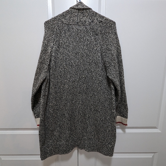 Roots cabin sweater, medium. - Picture 2 of 2